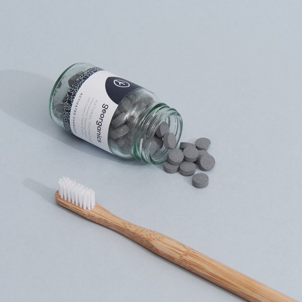 igiene-orale-dentifricio-pastiglie-carbone-attivo-02.jpg